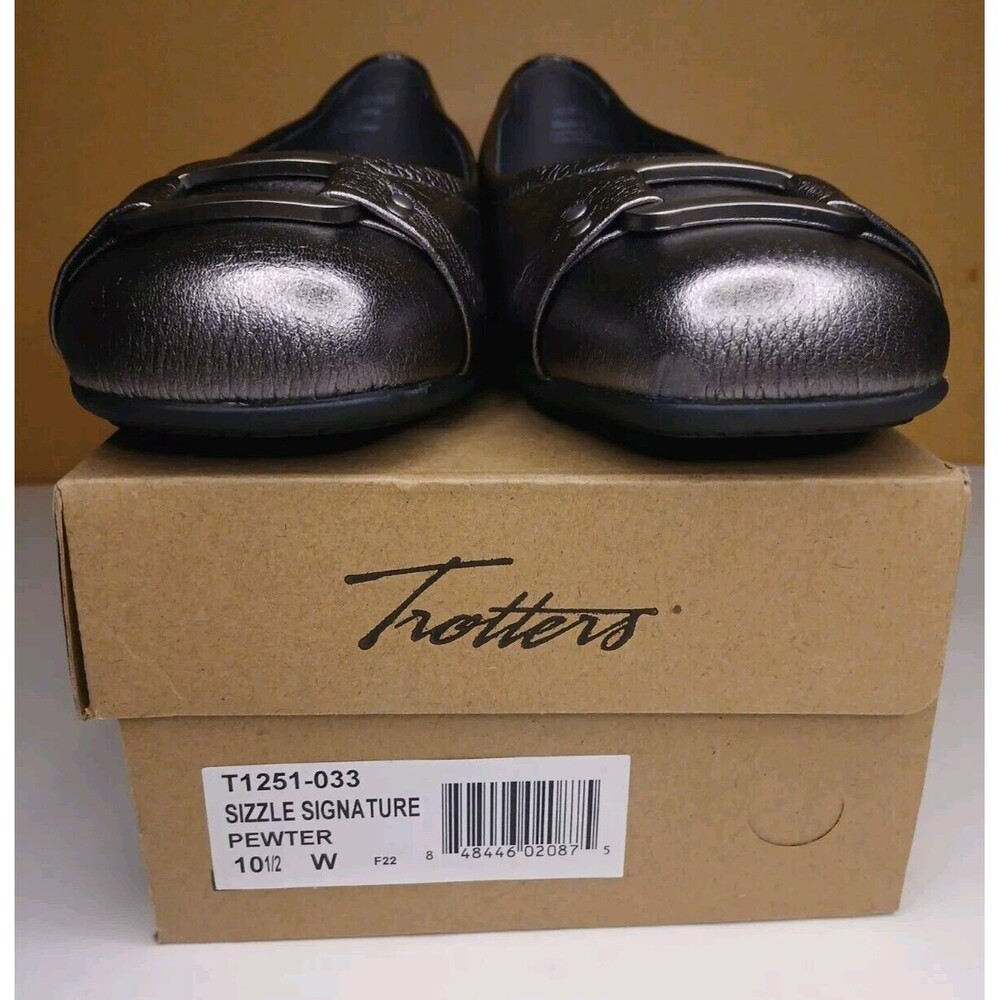 NIB Trotters Sz 10.5 W Sizzle Metallic Leather Metal Buckle Comfort Ballet Flat - Picture 16 of 16